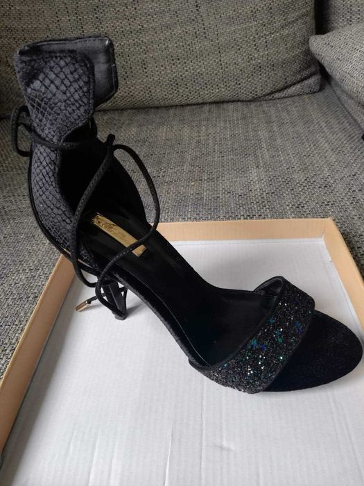 Szpilki czarne GLAMOUR, roz 39, nowe