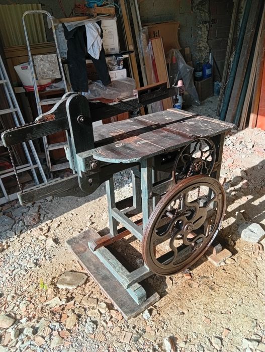 Máquina de corte centenária