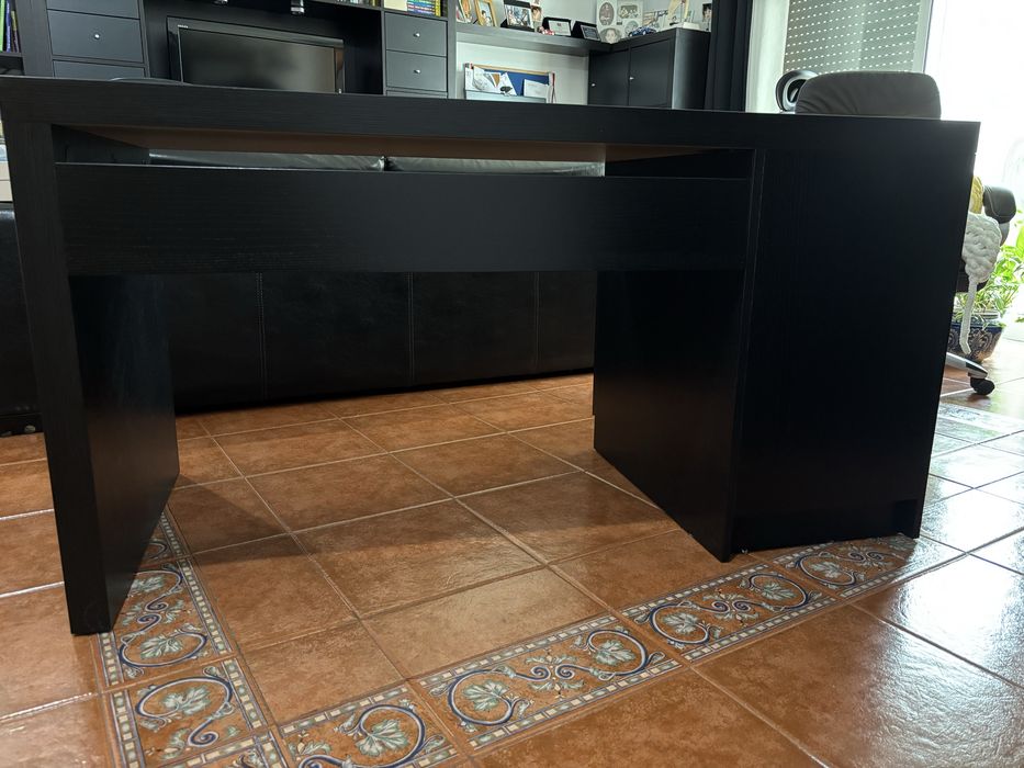 Secretária preta gama MALM IKEA