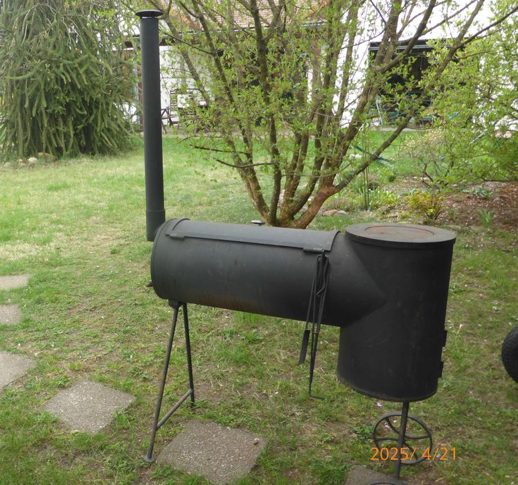 Grill- wędzarnia, stalowo żeliwna