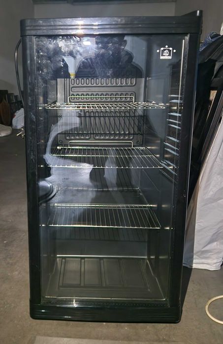 Cadeira de Barbeiro, frigobar e espelho antigo, para Barbearia