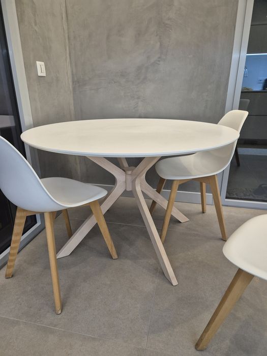 Mesa refeição Banak + cadeiras