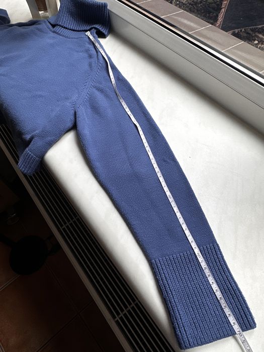 Sweter z wysokim kołnierzem Zara o skróconym kroju