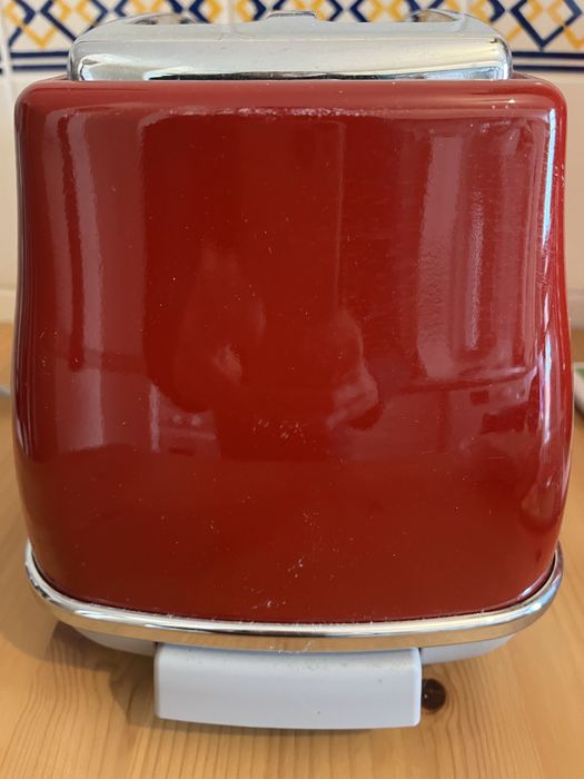 Torradeira DeLonghi Icona Capitals Tokyo Red