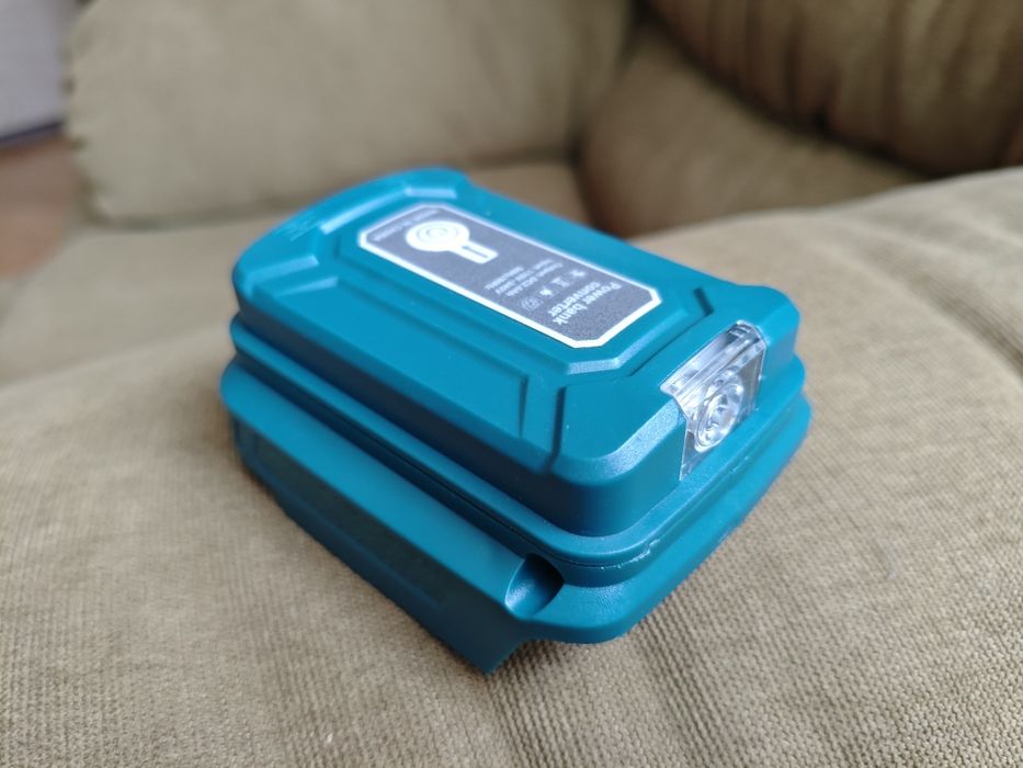 Адаптер Power Bank для аккумулятора Makita 18V / 2x USB / LED фонарик