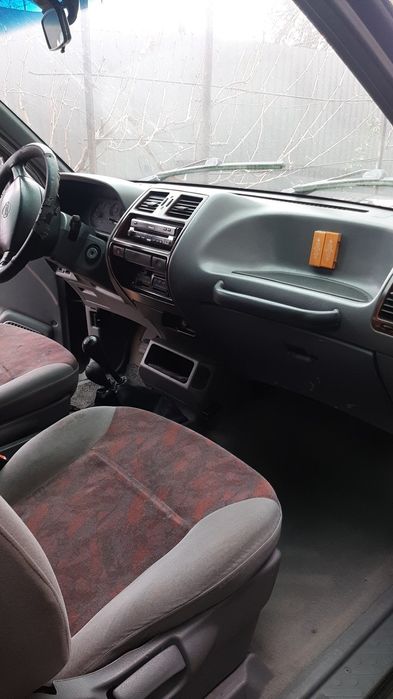Автомобіль Нісан