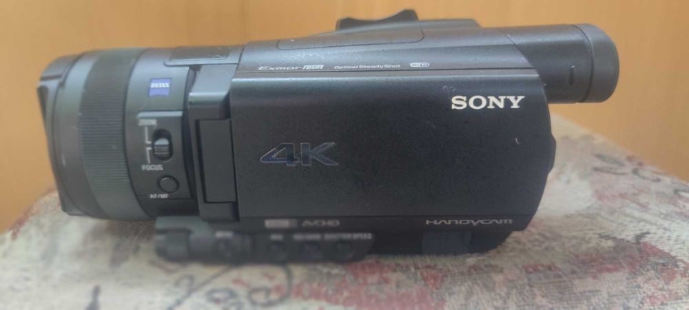 Sony FDR AX700 камкодер