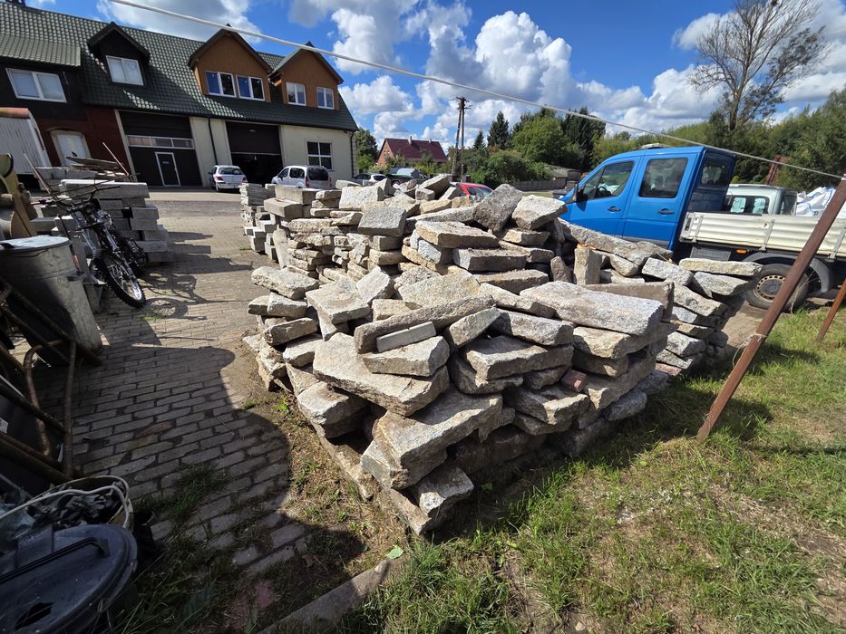 Krawężniki, kruszywo i kostka kamienna