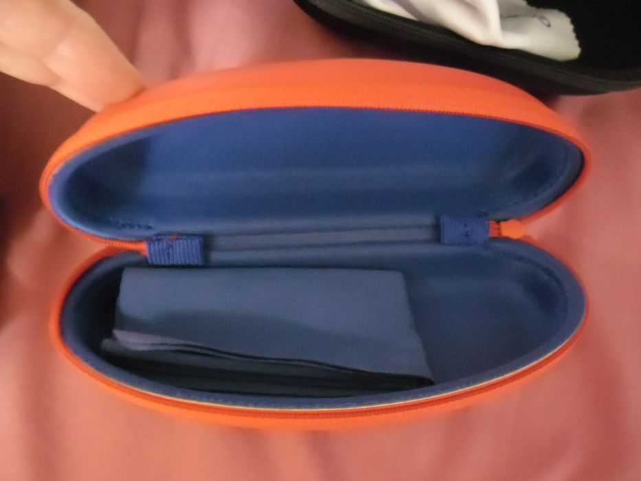 5 caixas rígidas porta óculos com fecho(novas)