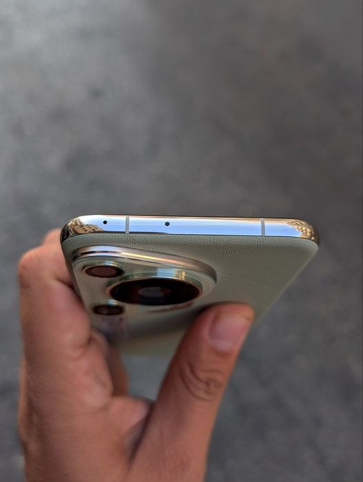 Huawei pura 70 ultra (12/512 Top 3 камерафон зверь, как новый)