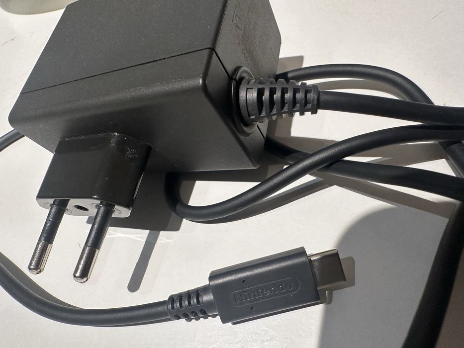 NINTENDO Switch OLED White + 2 игры