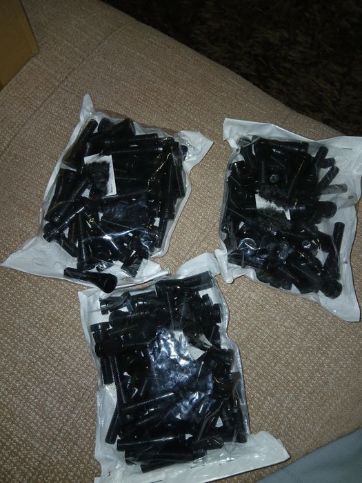 Pés nivelador de móveis