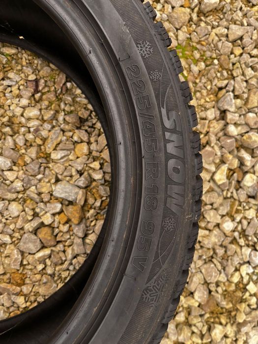 Opony zimowe Kormoran Snow 225/45R18 95V