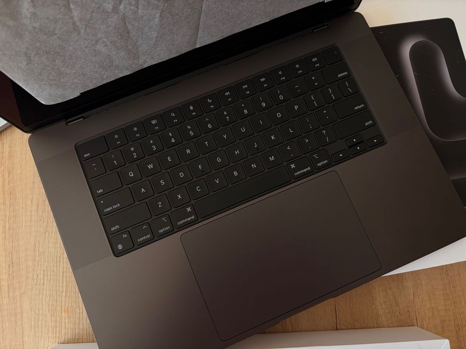 Nowy MacBook Pro 16” M4 Max | 36 GB RAM | 1 TB SSD | AppleCare+