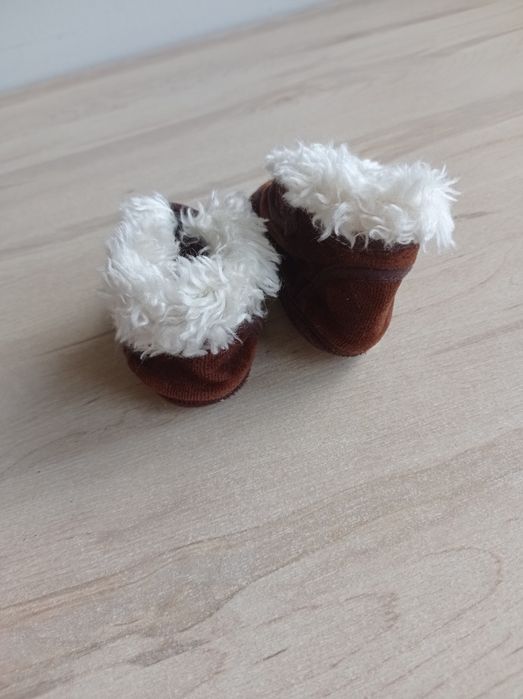 Buciki rozmiar 0-3 miesięcy