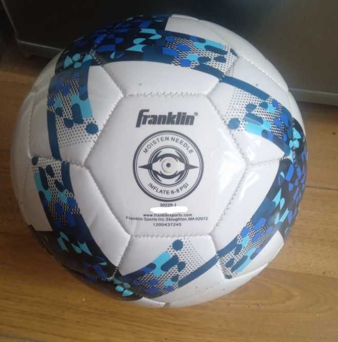ПродамАбсолютноНОВИЙ Фірмовий м'яч доФутболу
FRANKLIN Original розмір5