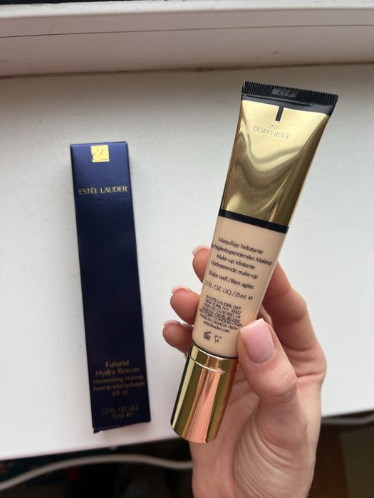 Тональний estee lauder futurist hydra 2n1
