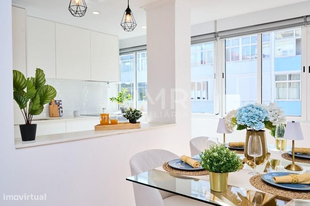 T2 remodelado com 2 casas de banho, em Benfica, próximo ao Califa e ao