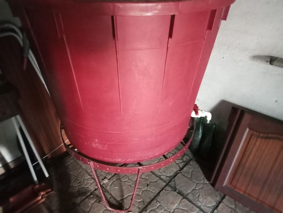 Dorna de 500 litros + suporte metalico