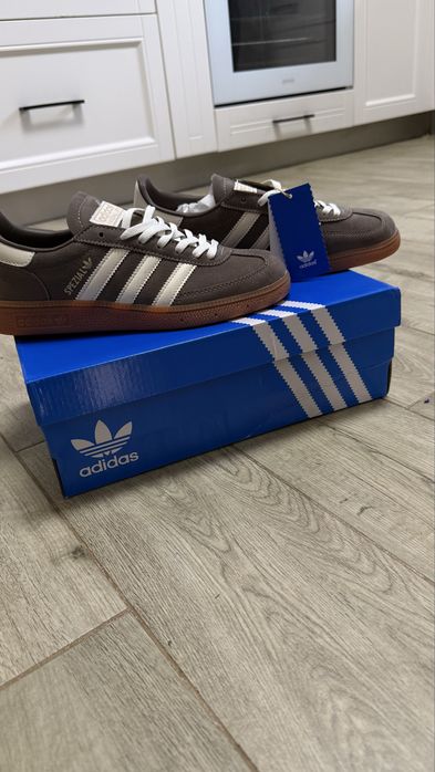 Стильні кеди adidas Spezial
