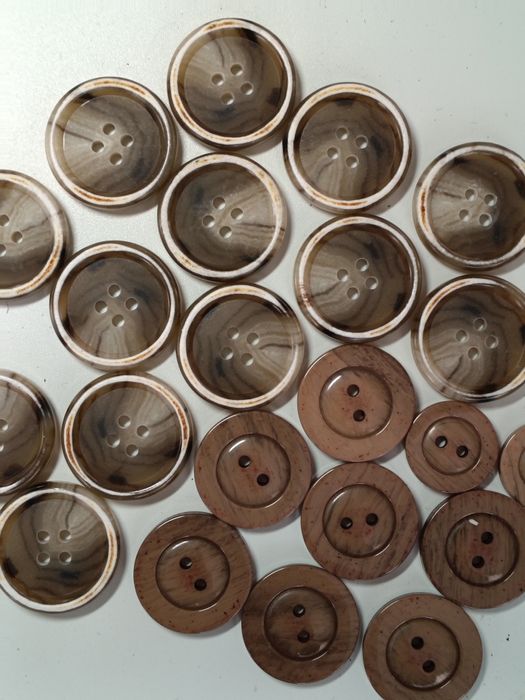 Wyprzedaż guzików z likwidacji sklepu pasmanteryjnego