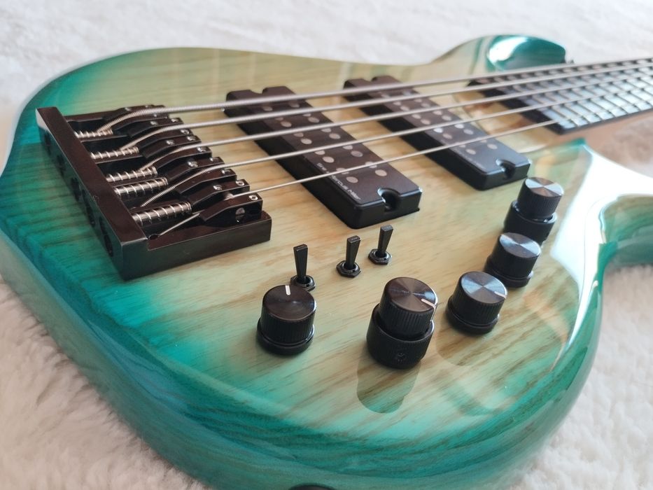 Bass Marcos Miller