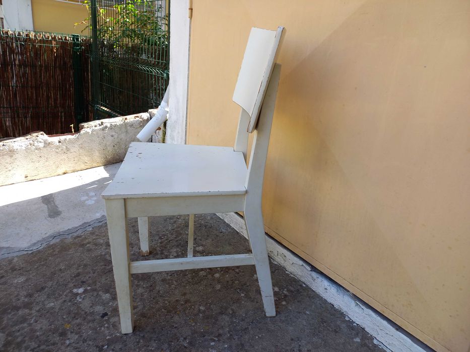 Cadeira em Madeira muito Resistente