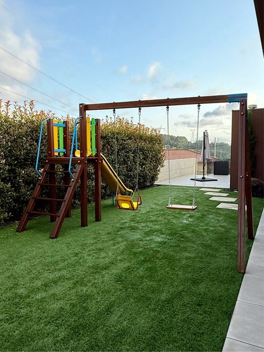 Baloico madeira + escorrega + cadeira madeira e cadeira Bebe