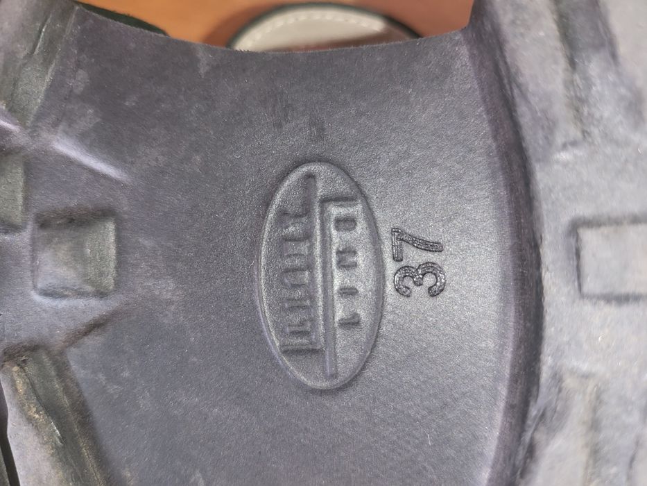 Продам туфли  замш