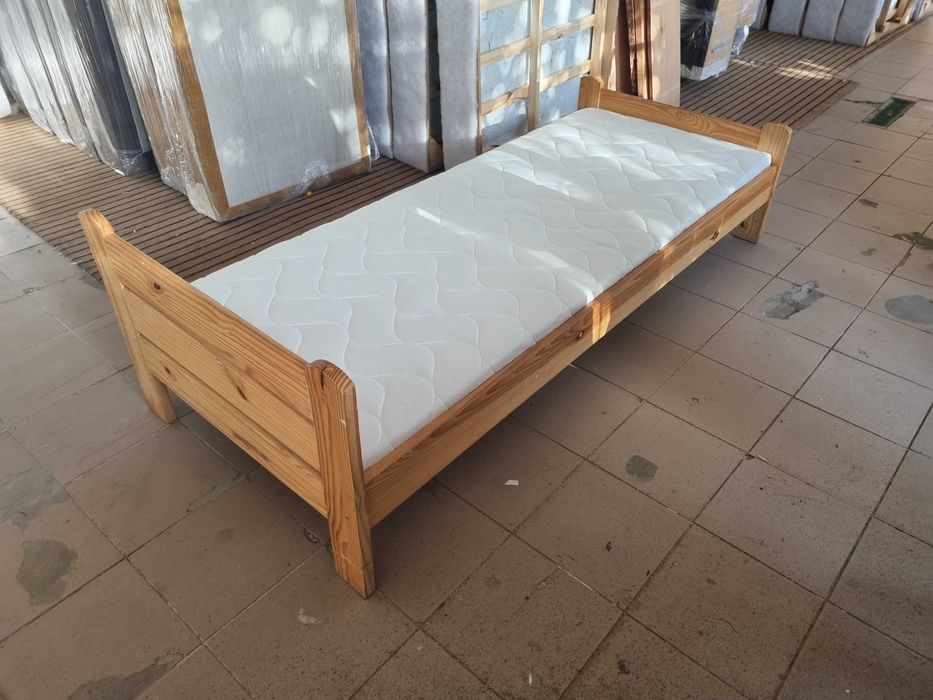 Łóżka sosnowe 80/200 z nowym materacem piankowym H-8cm 100Szt.