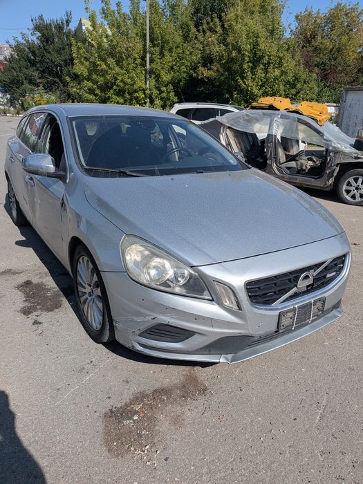 Передній бампер Volvo S60 V60 R-design 2011р 1.6d2