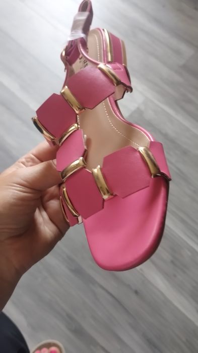 Piękne sandałki damskie