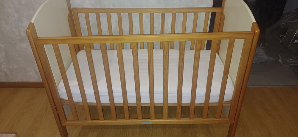 Cama para bebé usada