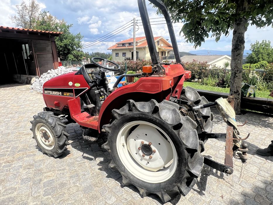 Trator 4x4 mitsubishi
