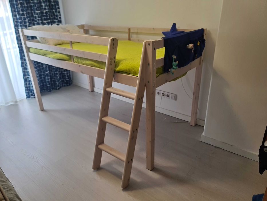 Cama alta + Colchão para criança