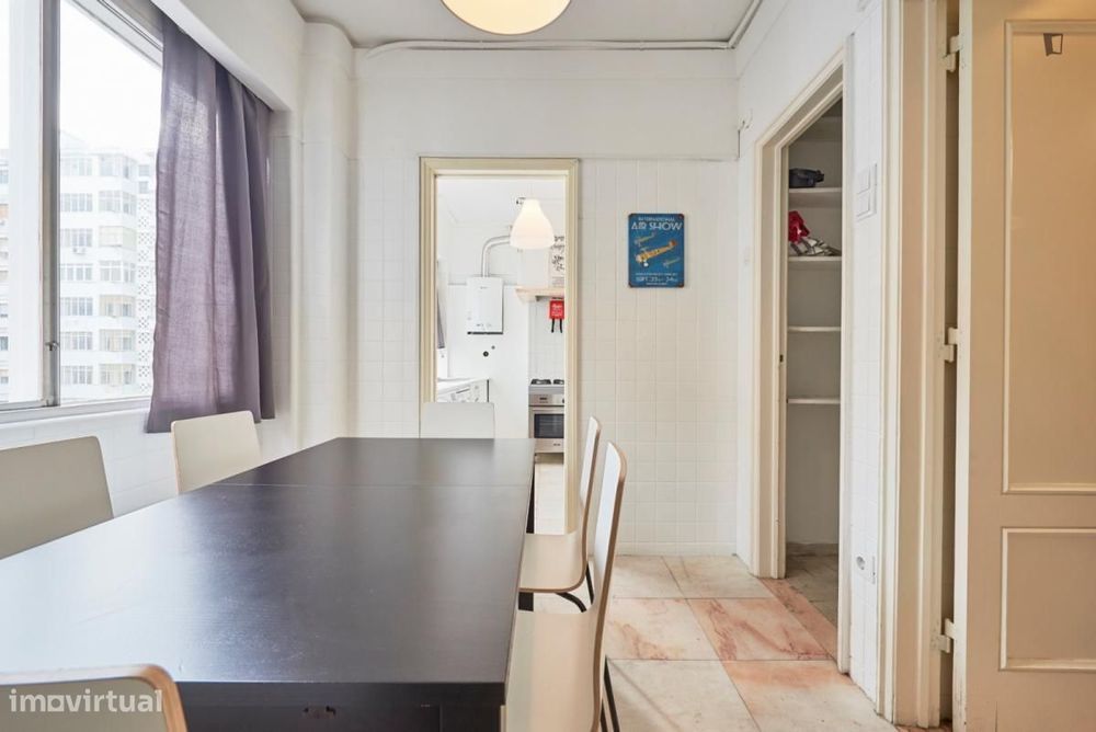 Quarto - localizado em Marquês de Pombal Lisbon