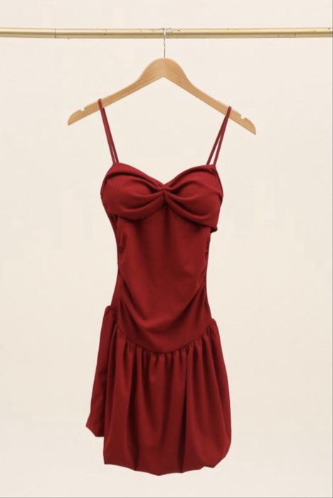 Червона міні-сукня в рубчик