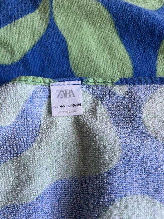 Дитяче махрове пончо бренду ZARA