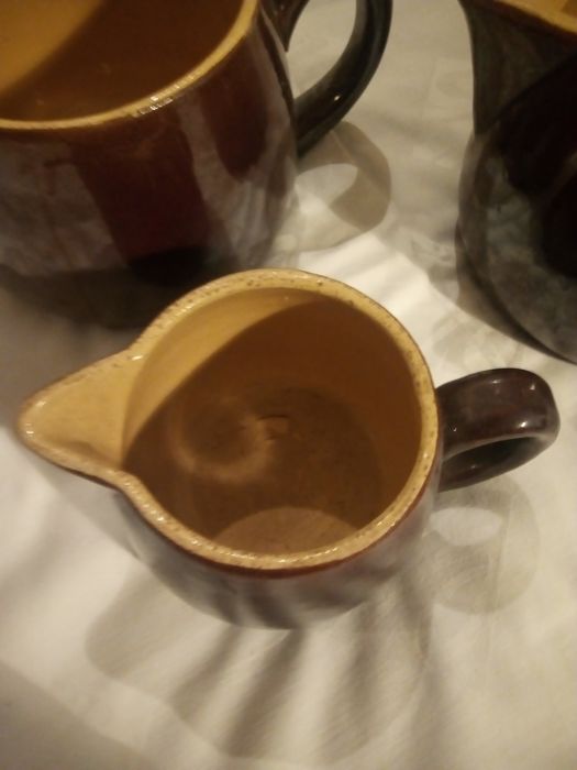 Stare ceramiczne dzbanki