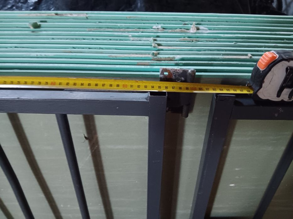 Dois portões em tubo quadrado zincados – 1190 x 960 mm