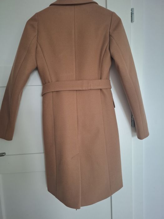 Elegancki modny płaszczyk damski