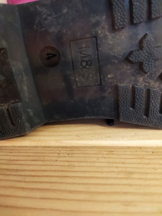 Różowe lakierowane glany 37