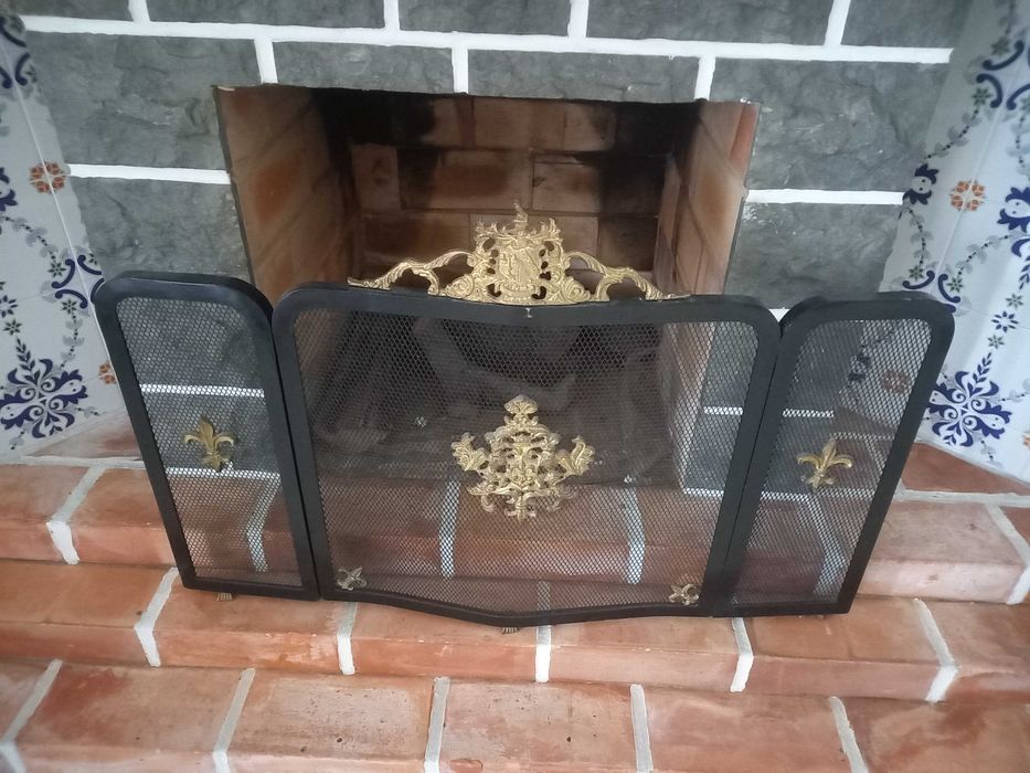 Resguardo lareira + utensílios ferro