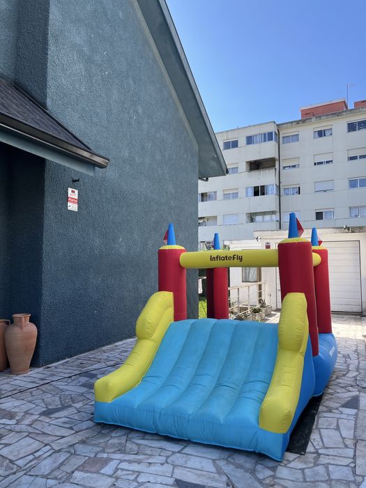Aluguer insufláveis para festas inesquecíveis