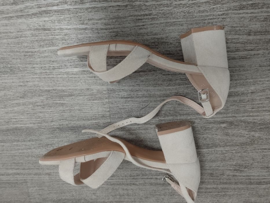 Sprzedam damskie buty rozmiar 36.