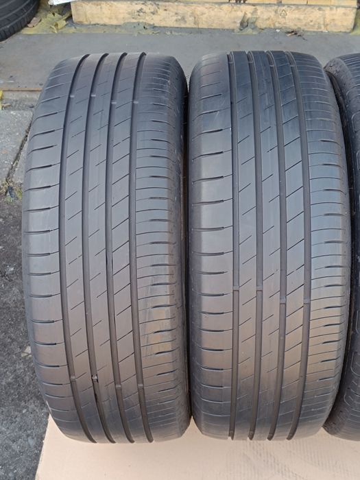 215/55R18 95H Goodyear Efficient Grip Performance