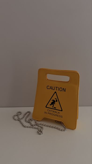 жовта сумка caution