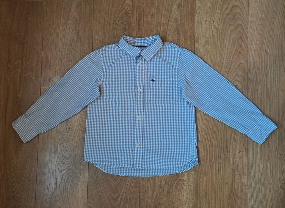 Черные джинсы и рубашка с длинным рукавом для мальчика