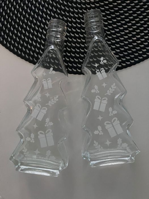 Szklane butelki w kształcie choinki. Nowe. 2 sztuki
