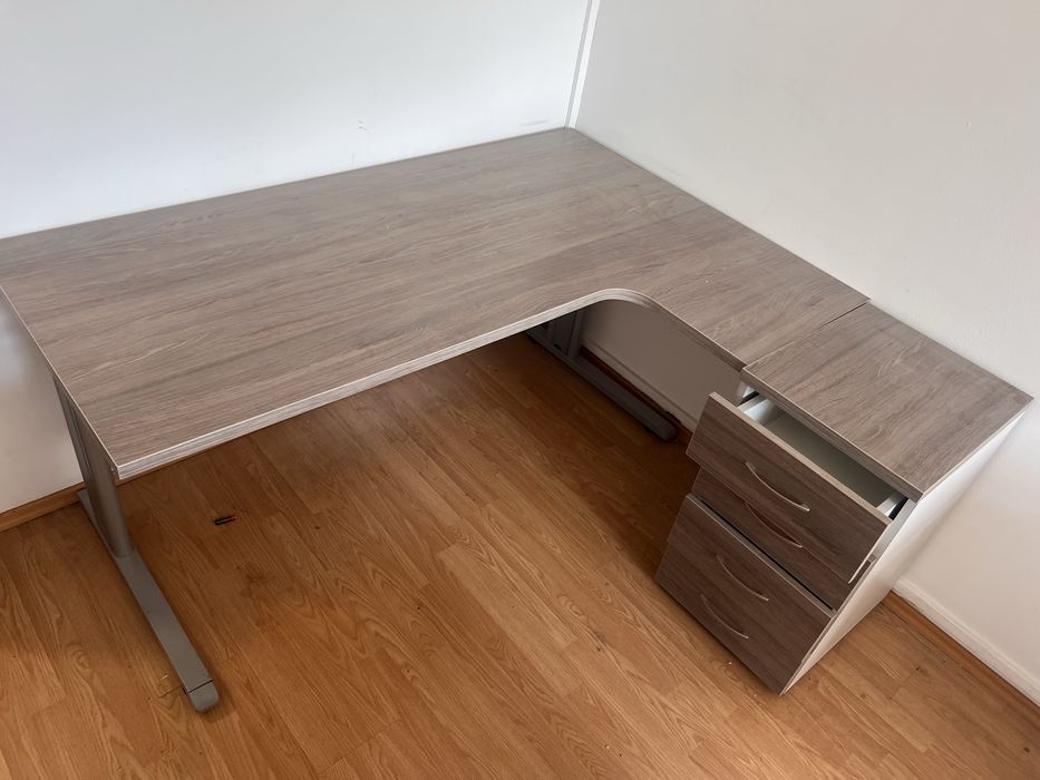 biurko narożne meble biurowe